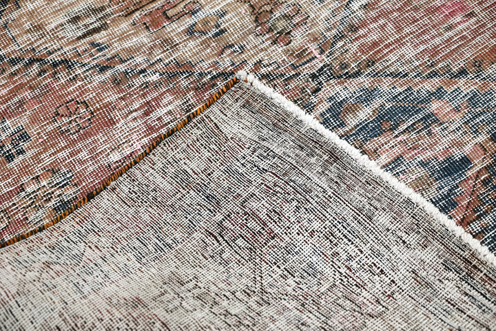 red Medium rug 4' 7" x 6' 6"
