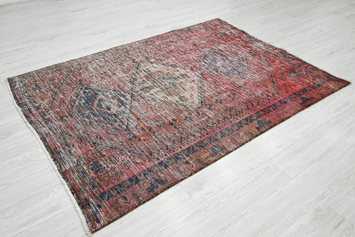 red Medium rug 4' 7" x 6' 6"