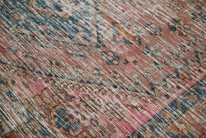 red Medium rug 4' 7" x 6' 6"