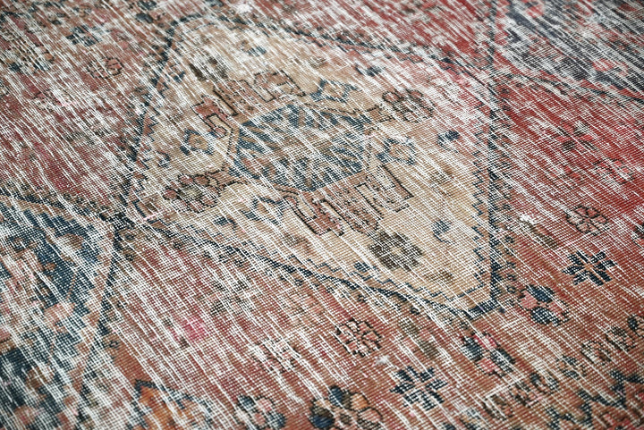 red Medium rug 4' 7" x 6' 6"