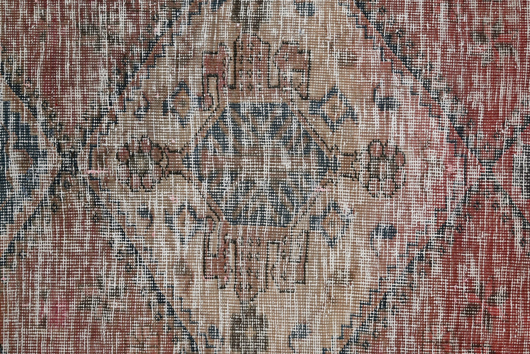 red Medium rug 4' 7" x 6' 6"