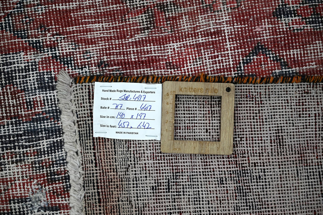 red Medium rug 4' 7" x 6' 6"