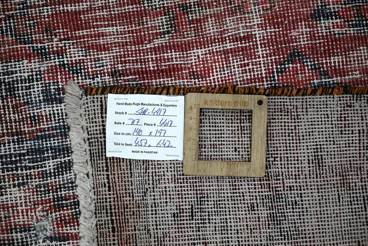 red Medium rug 4' 7" x 6' 6"