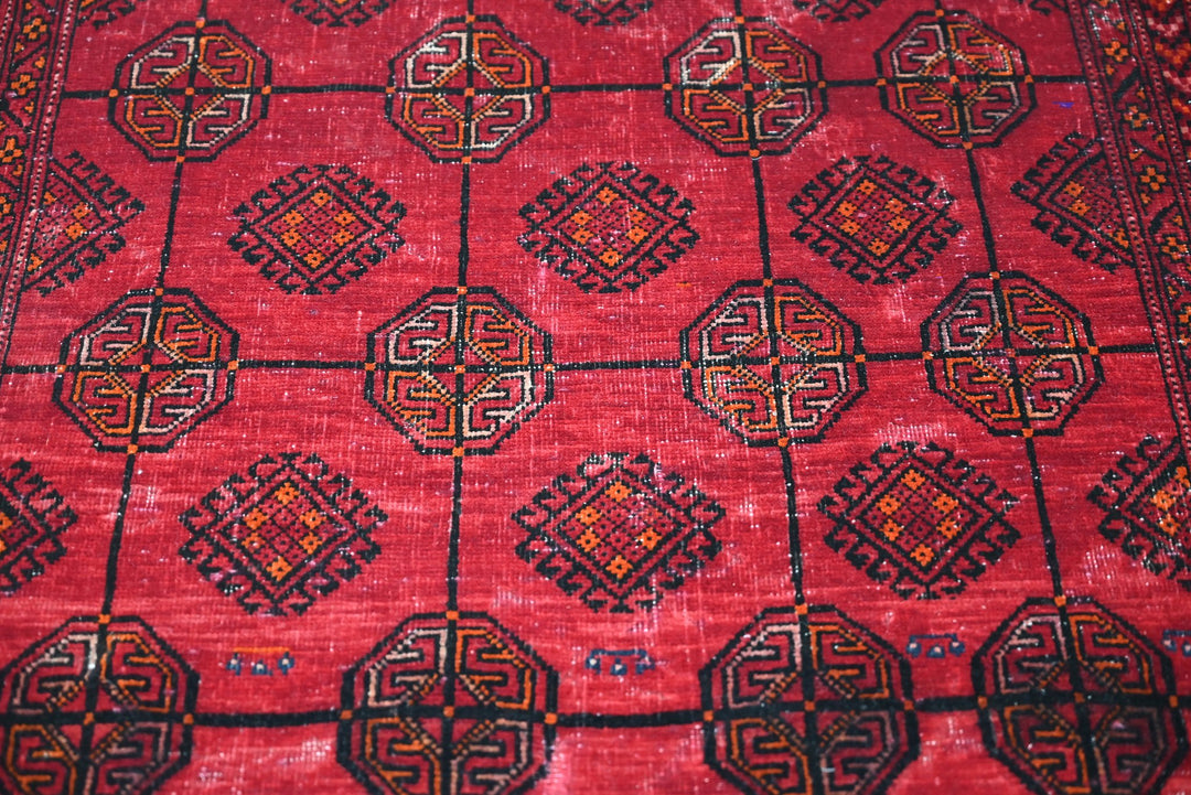 red Medium rug 3' 9" x 7' 0"