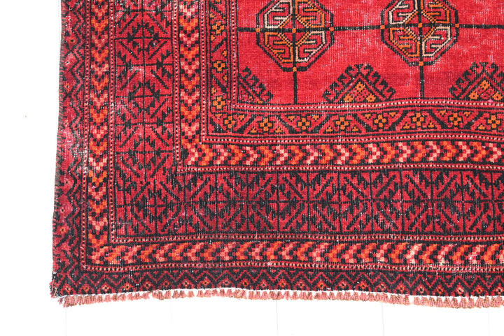 red Medium rug 3' 9" x 7' 0"