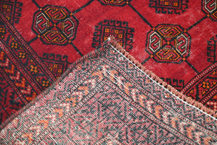 red Medium rug 3' 9" x 7' 0"