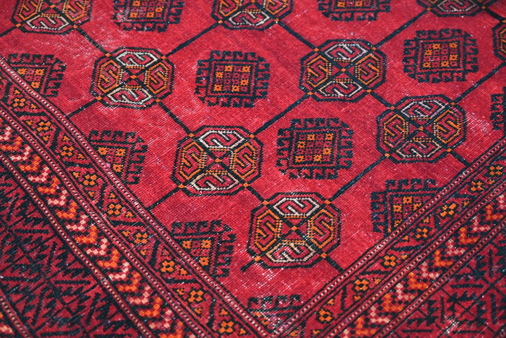red Medium rug 3' 9" x 7' 0"