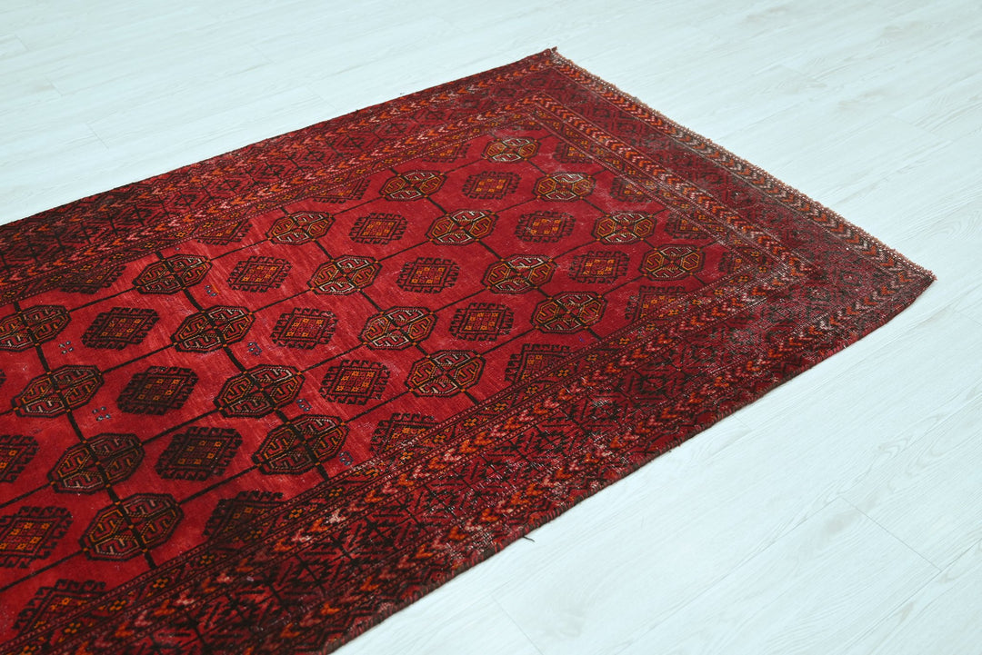 red Medium rug 3' 9" x 7' 0"