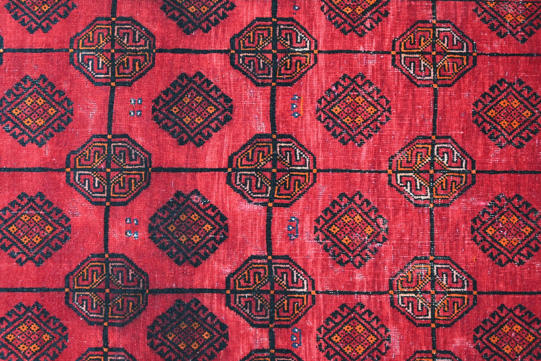 red Medium rug 3' 9" x 7' 0"