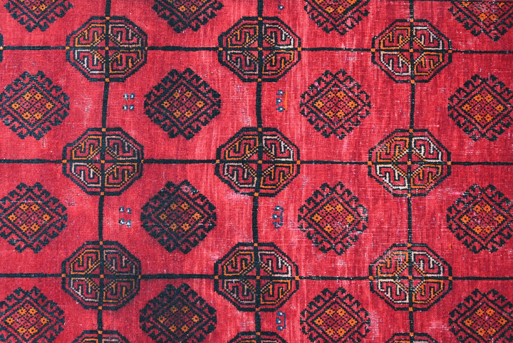 red Medium rug 3' 9" x 7' 0"