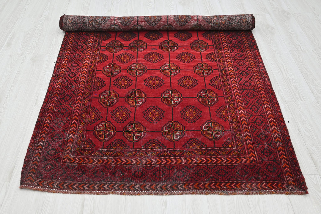 red Medium rug 3' 9" x 7' 0"