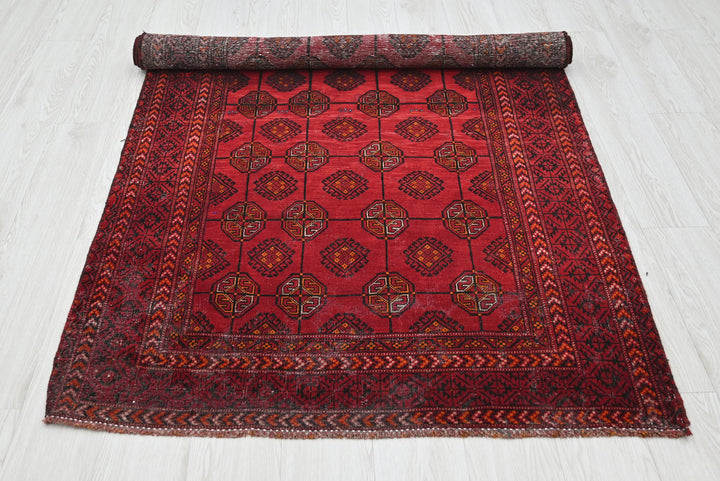 red Medium rug 3' 9" x 7' 0"