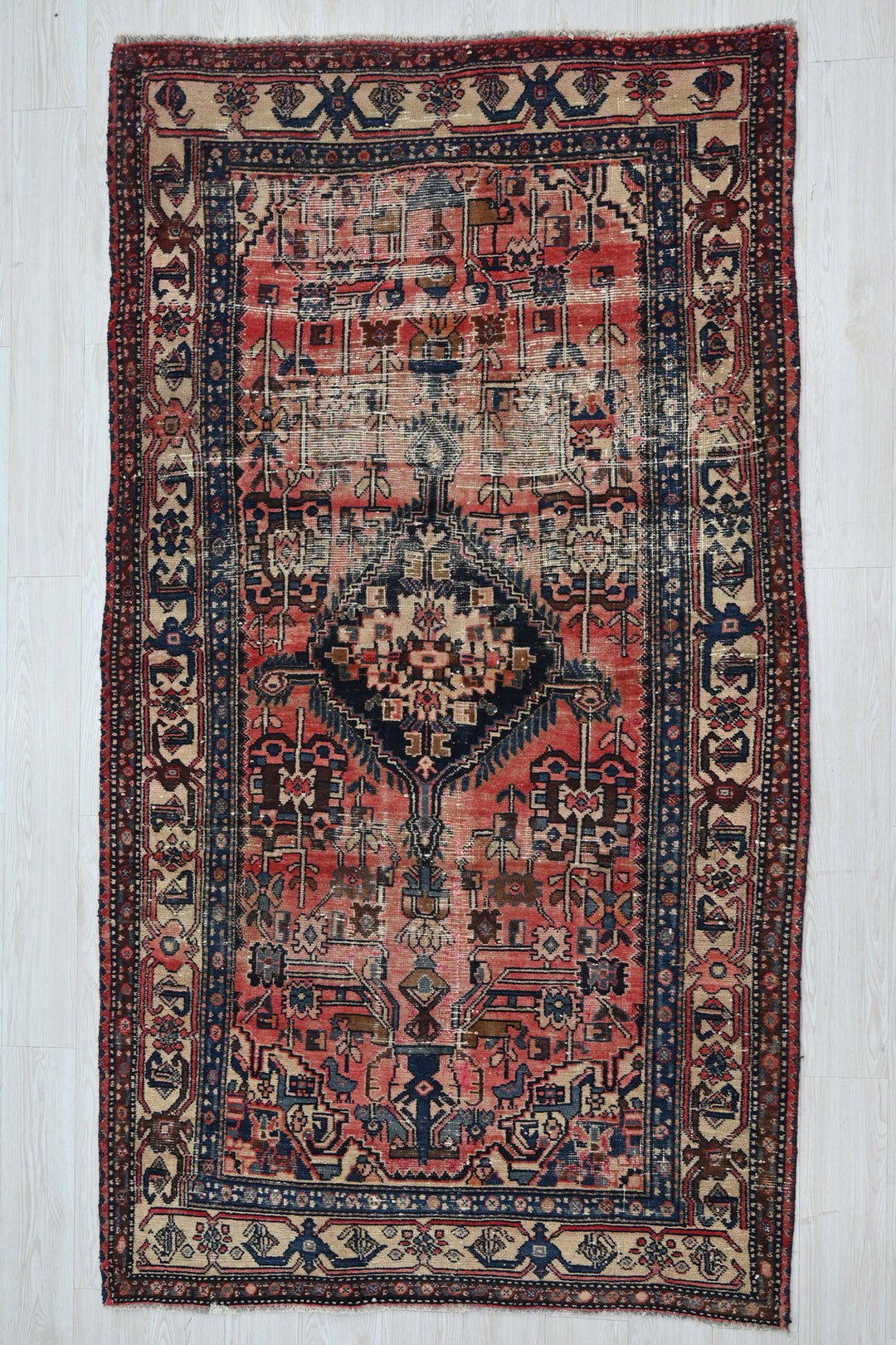 red Medium rug 4' 4" x 7' 8"