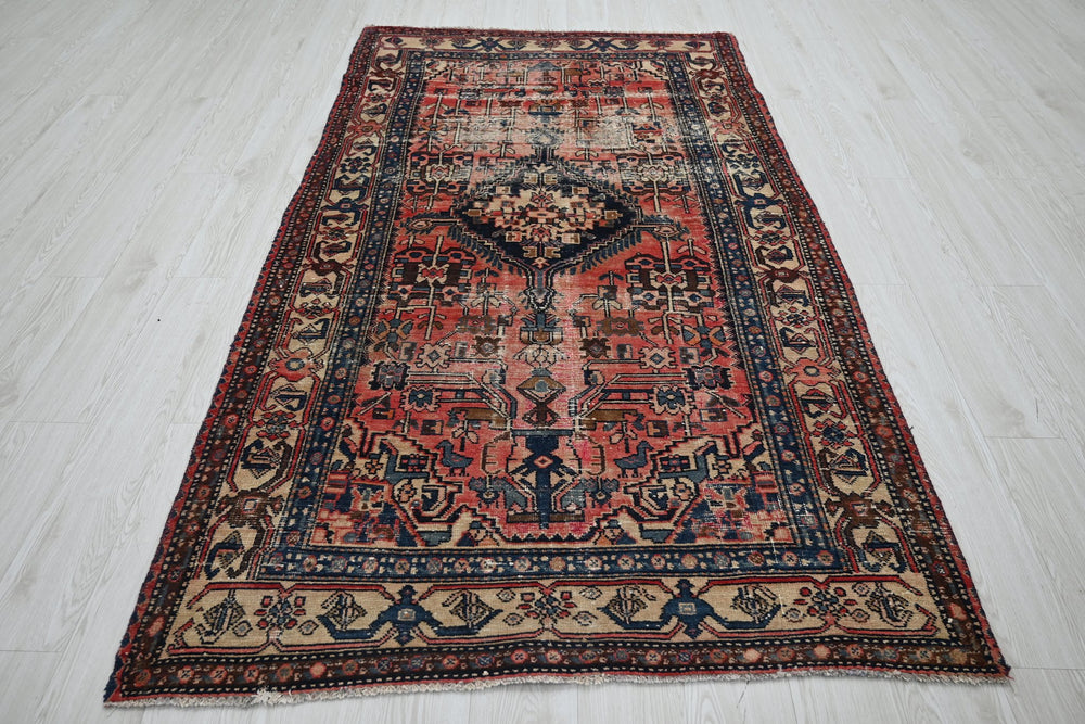 red Medium rug 4' 4" x 7' 8"