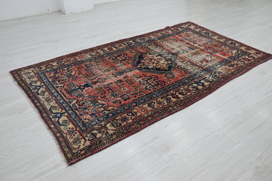 red Medium rug 4' 4" x 7' 8"