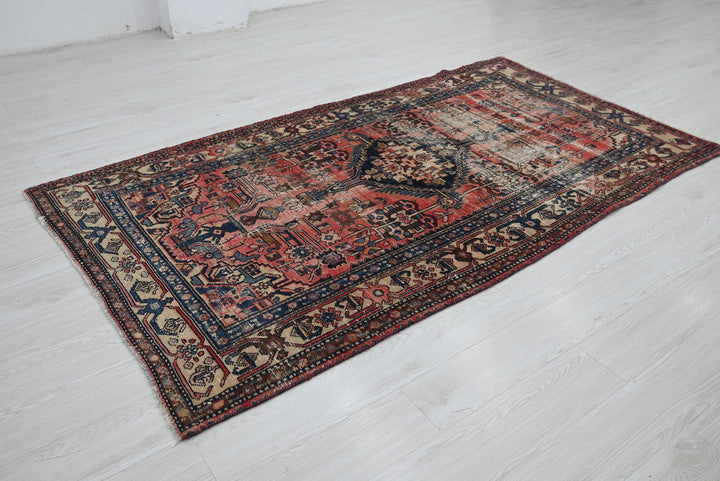 red Medium rug 4' 4" x 7' 8"