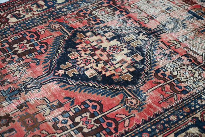 red Medium rug 4' 4" x 7' 8"