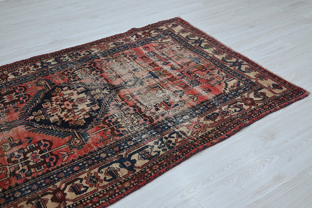 red Medium rug 4' 4" x 7' 8"