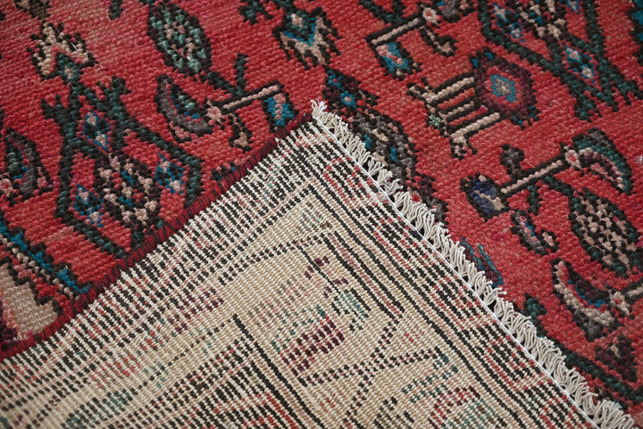 red Accent rug 3' 4" x 6' 6"