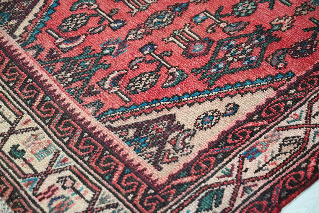 red Accent rug 3' 4" x 6' 6"