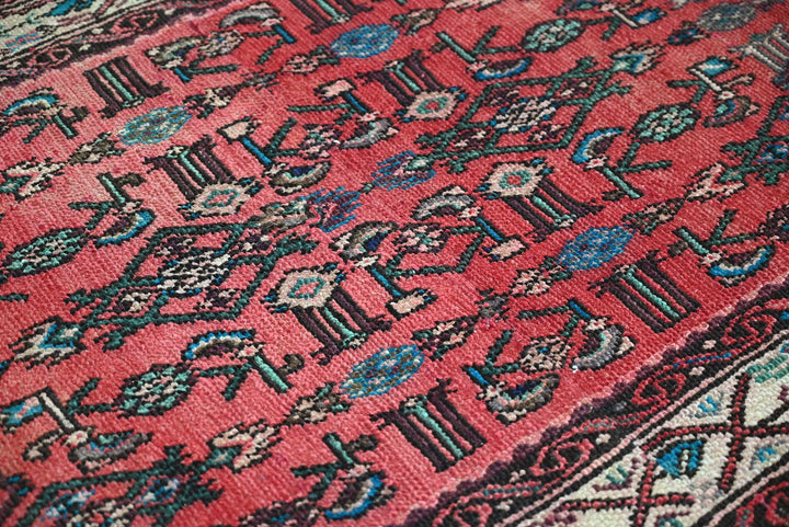 red Accent rug 3' 4" x 6' 6"