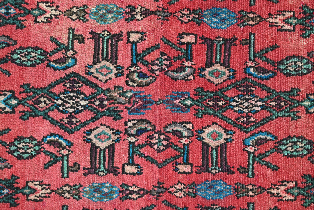 red Accent rug 3' 4" x 6' 6"