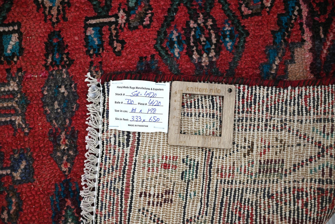 red Accent rug 3' 4" x 6' 6"