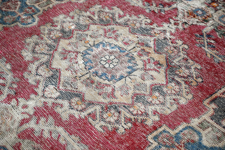red Accent rug 3' 9" x 6' 6"