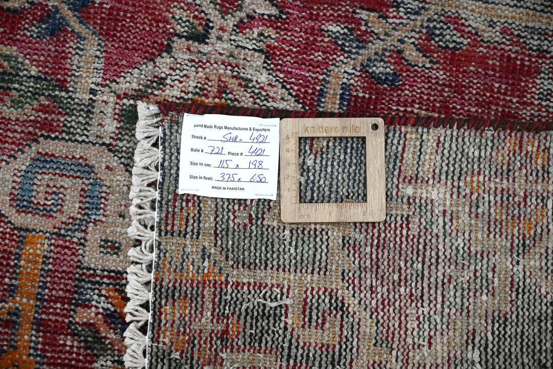 red Accent rug 3' 9" x 6' 6"