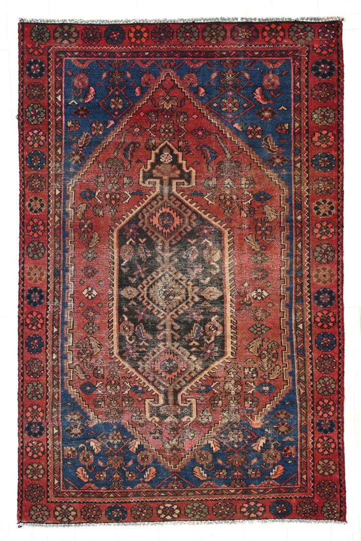 red Accent rug 3' 8" x 5' 7"