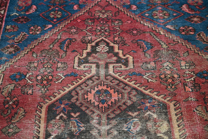 red Accent rug 3' 8" x 5' 7"