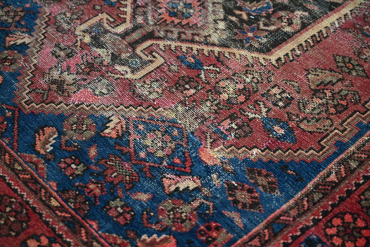 red Accent rug 3' 8" x 5' 7"