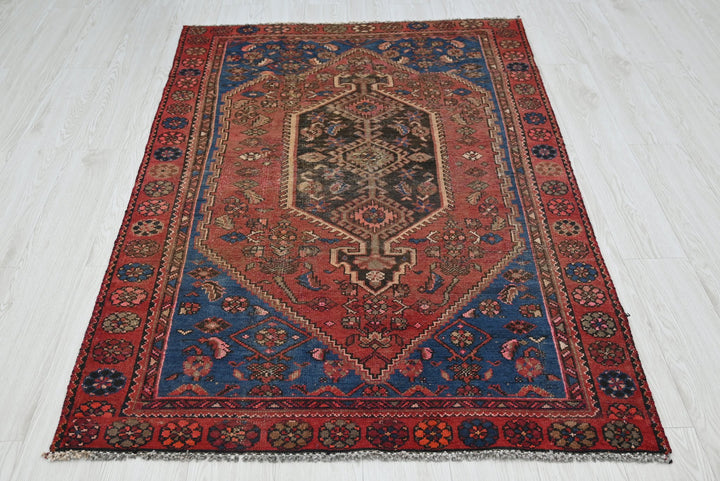 red Accent rug 3' 8" x 5' 7"
