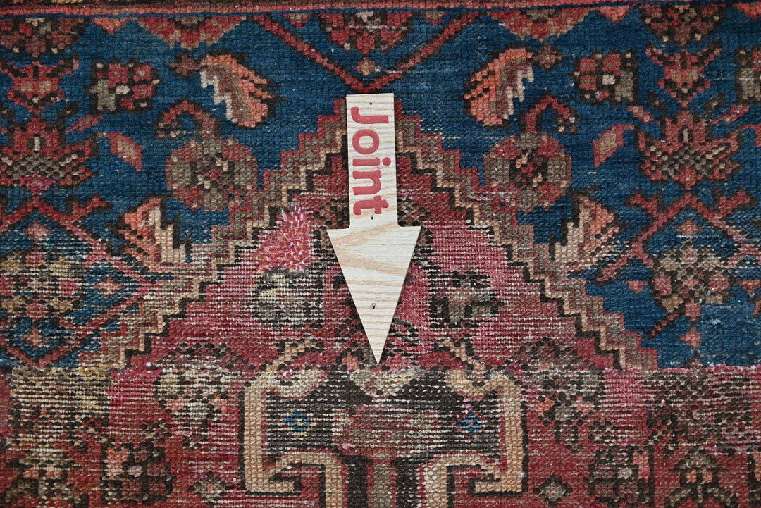 red Accent rug 3' 8" x 5' 7"