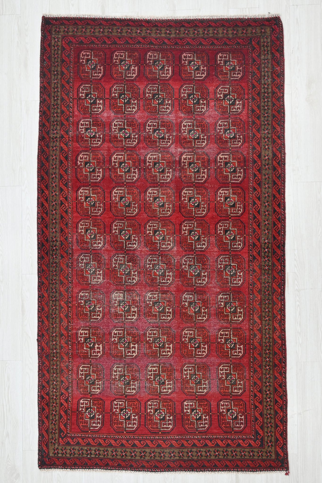 red Medium rug 4' 1" x 7' 8"