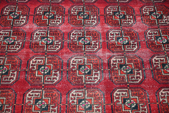red Medium rug 4' 1" x 7' 8"
