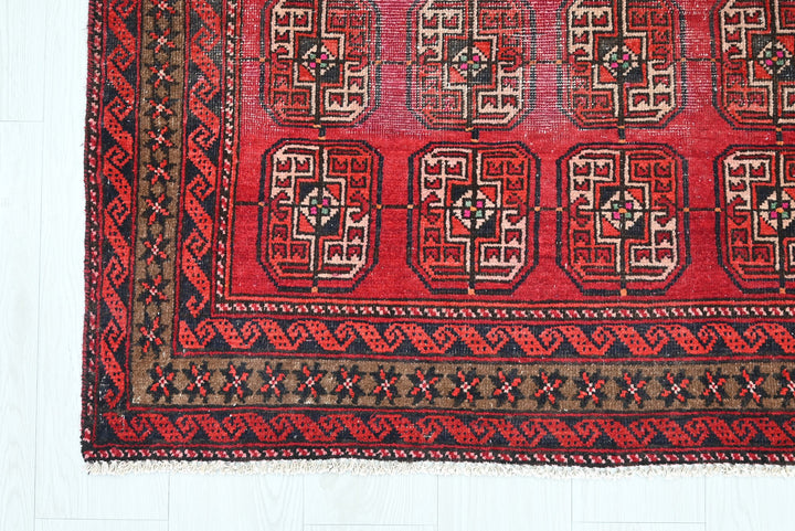 red Medium rug 4' 1" x 7' 8"