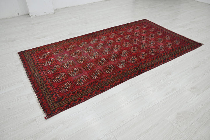 red Medium rug 4' 1" x 7' 8"