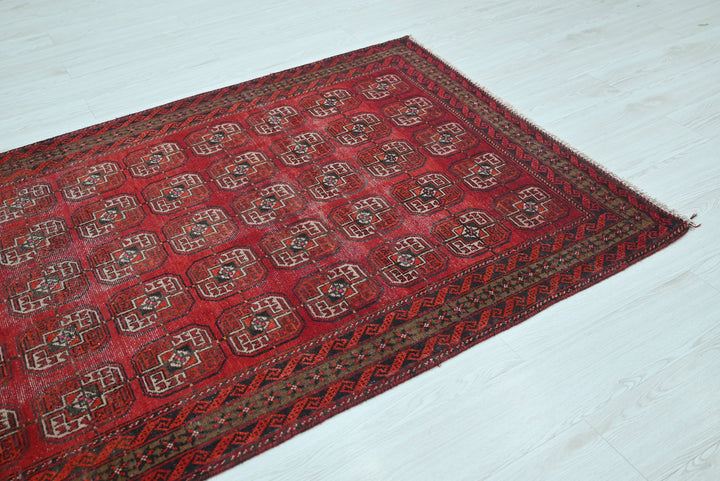 red Medium rug 4' 1" x 7' 8"