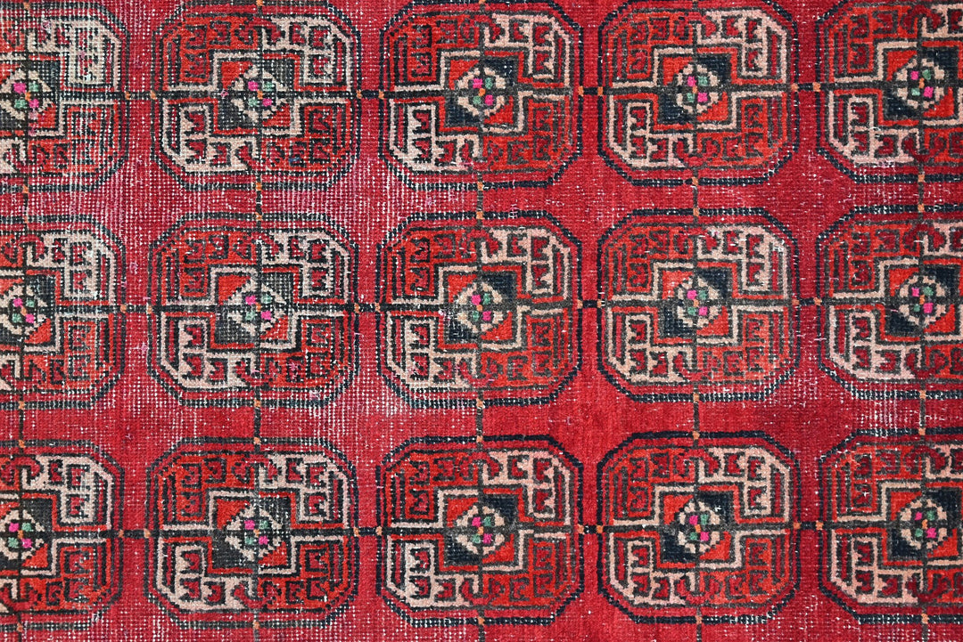 red Medium rug 4' 1" x 7' 8"