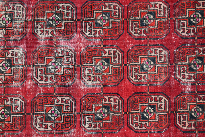 red Medium rug 4' 1" x 7' 8"