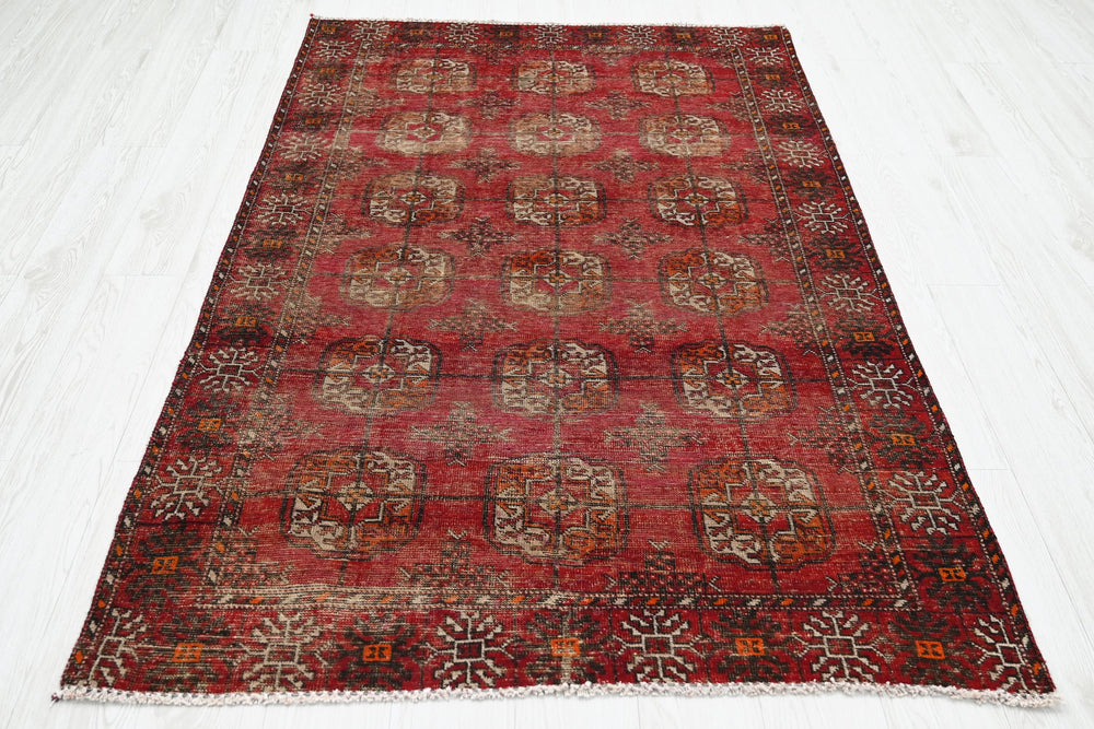 red Accent rug 4' 0" x 6' 3"