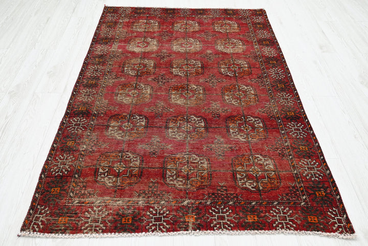 red Accent rug 4' 0" x 6' 3"