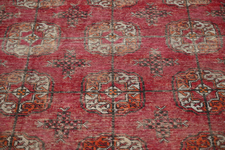 red Accent rug 4' 0" x 6' 3"