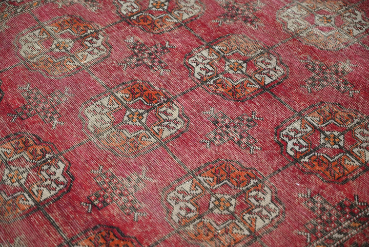red Accent rug 4' 0" x 6' 3"