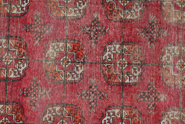 red Accent rug 4' 0" x 6' 3"