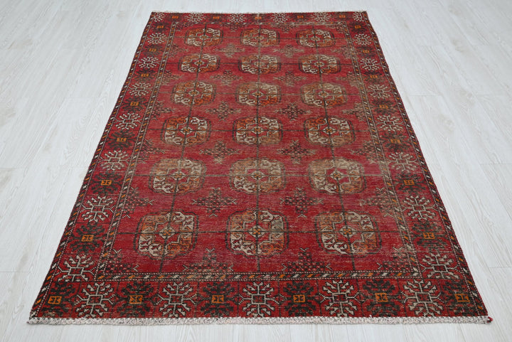 red Accent rug 4' 0" x 6' 3"