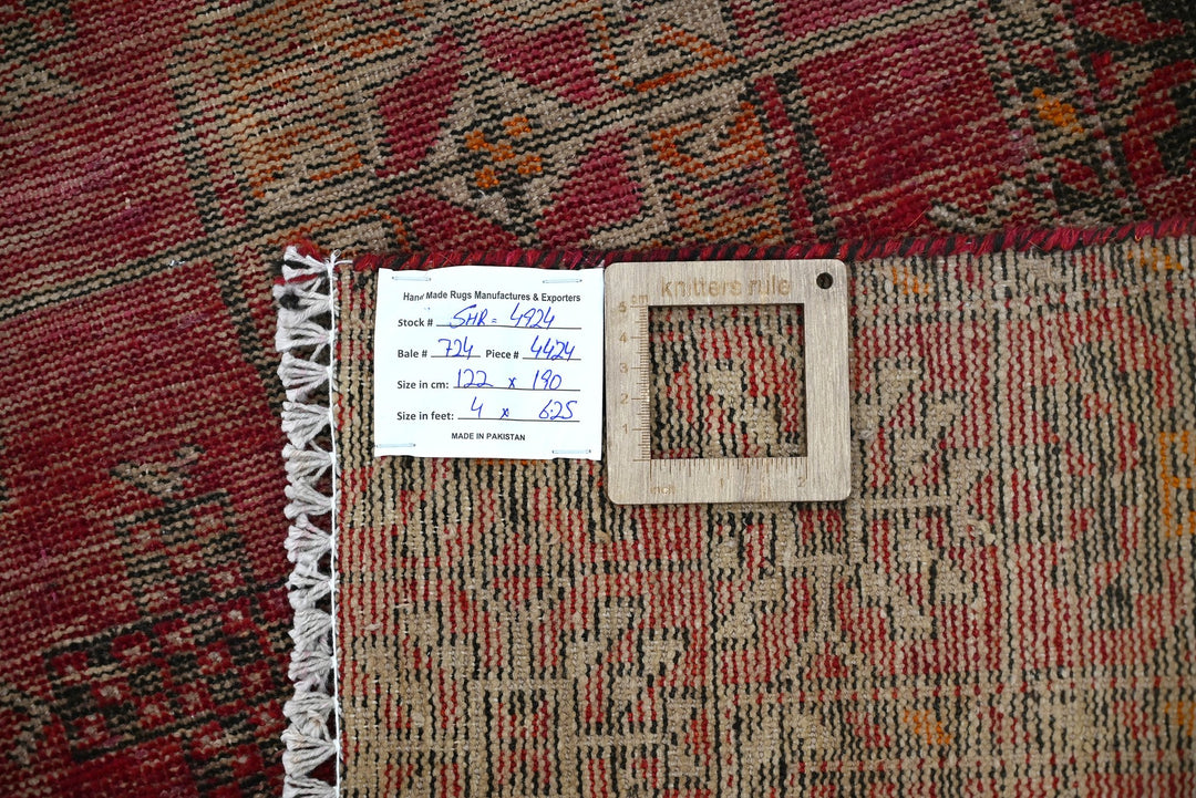 red Accent rug 4' 0" x 6' 3"