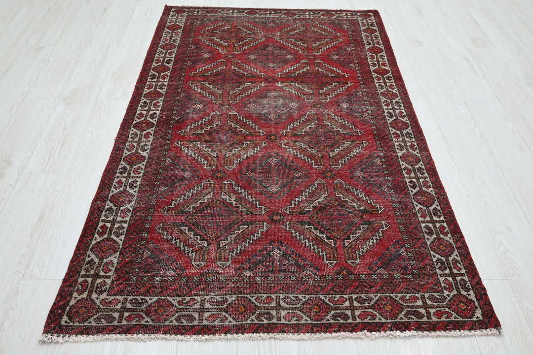 red Accent rug 3' 9" x 6' 5"