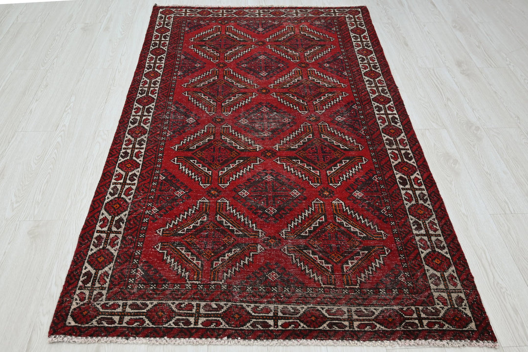 red Accent rug 3' 9" x 6' 5"